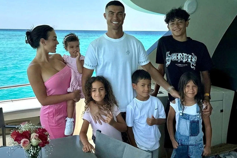 Cristiano Jr. – động lực lớn lao để CR7 tiếp tục xỏ giày ra sân với hy vọng về một màn kết hợp của hai cha con.