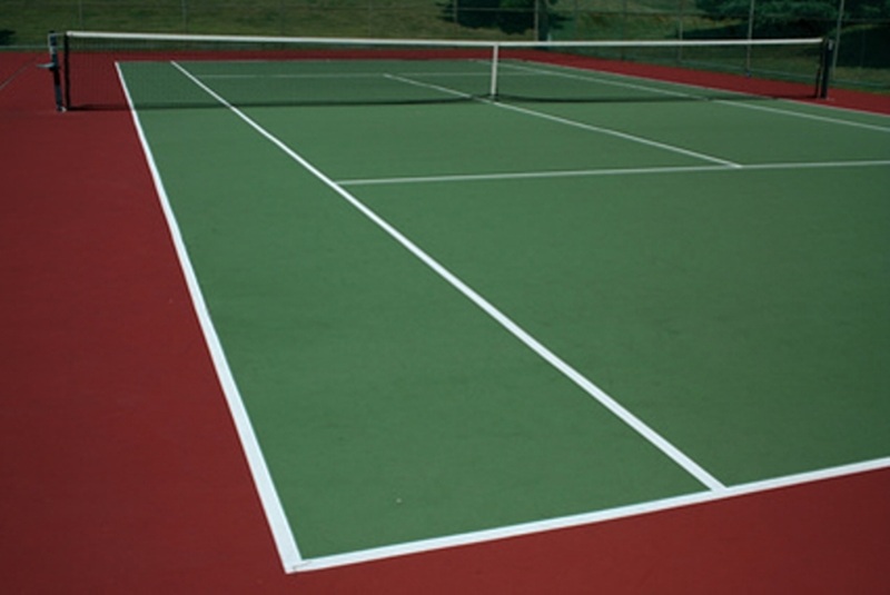 Mỗi loại mặt sân tennis đòi hỏi những kỹ năng và chiến thuật thi đấu khác nhau.
