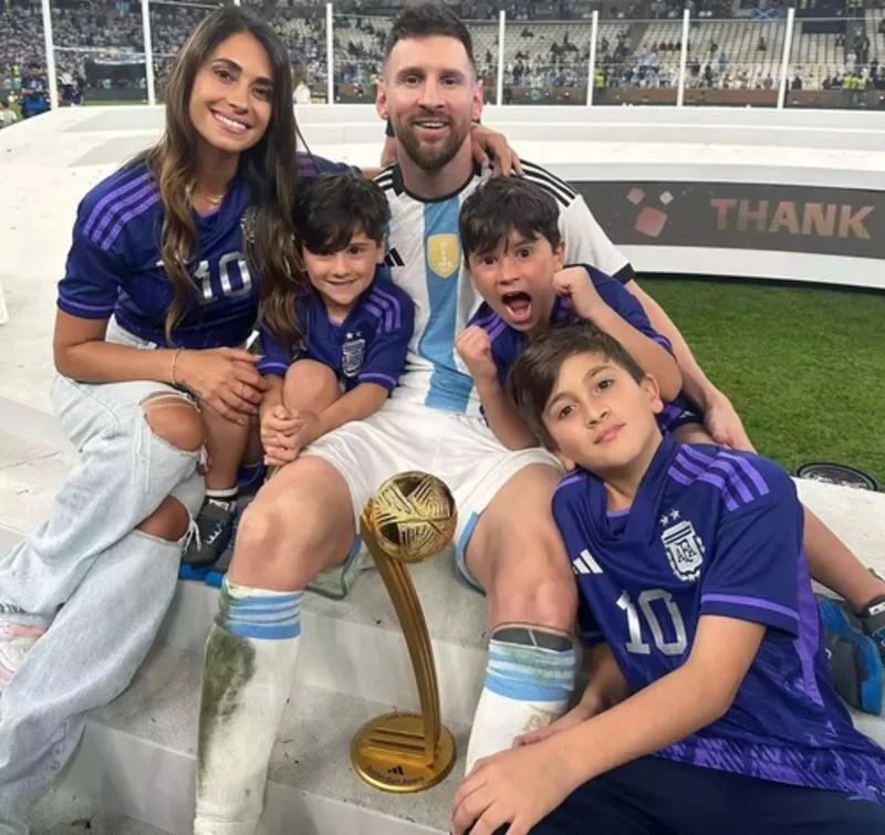 Messi thu hút người hâm mộ bằng lối chơi nghệ sĩ, sự khiêm tốn và những khoảnh khắc giàu cảm xúc